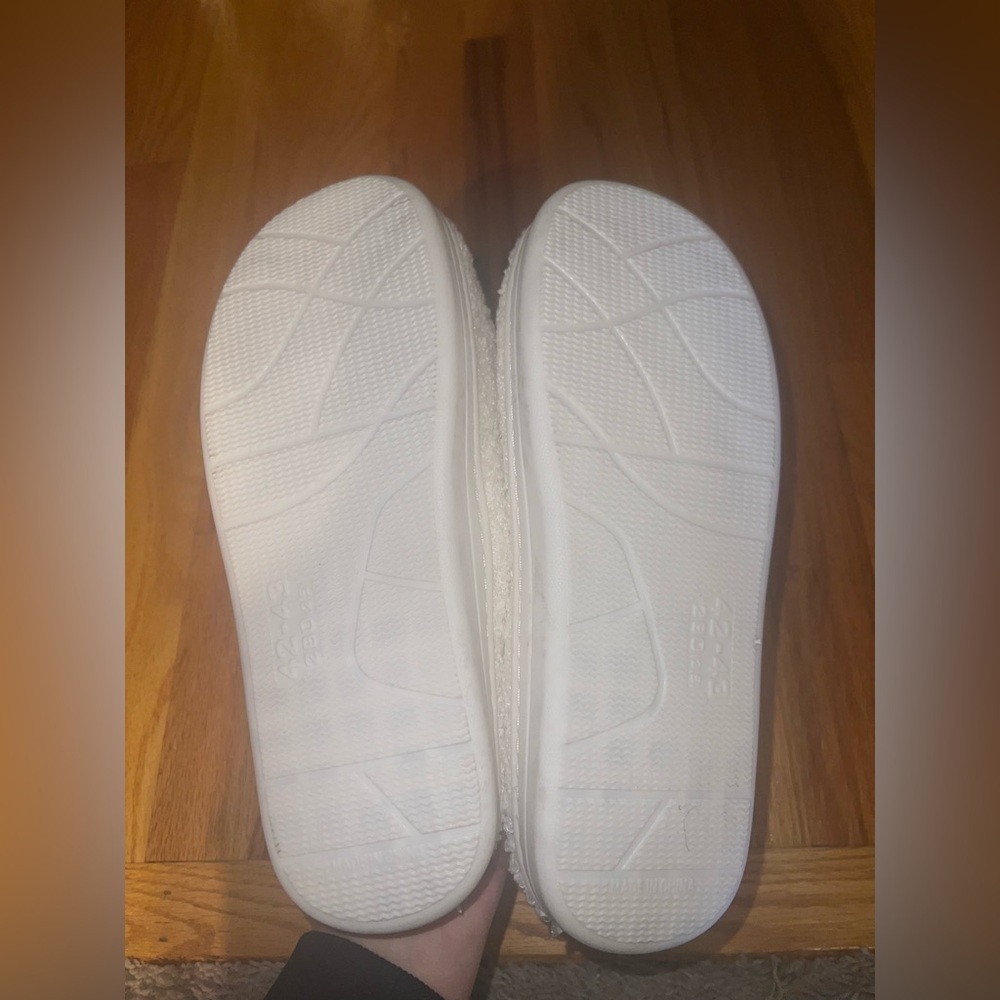 Taylor Swift Slippers - Picture 4 of 5